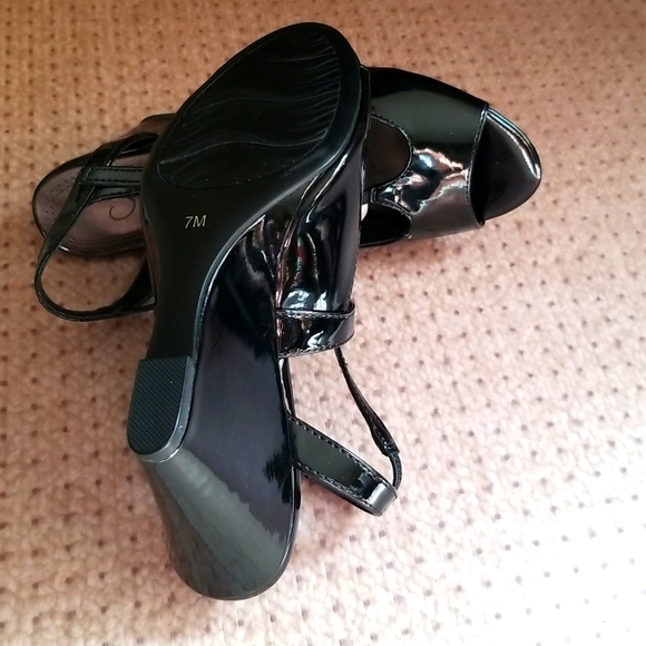 Sonata Black Patent Leather Sandal Open Toe Heel. Size 7 M. - Picture 4 of 4